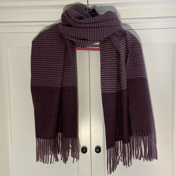 Purple striped blanket scarf - Picture 3 of 5